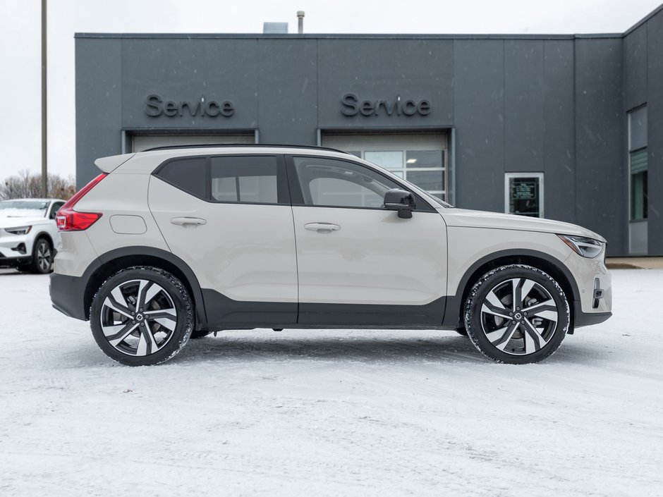Volvo XC40 B5 AWD PLUS  LIKE NEW  20 ALLOY WHEELS  CPO 2025-4