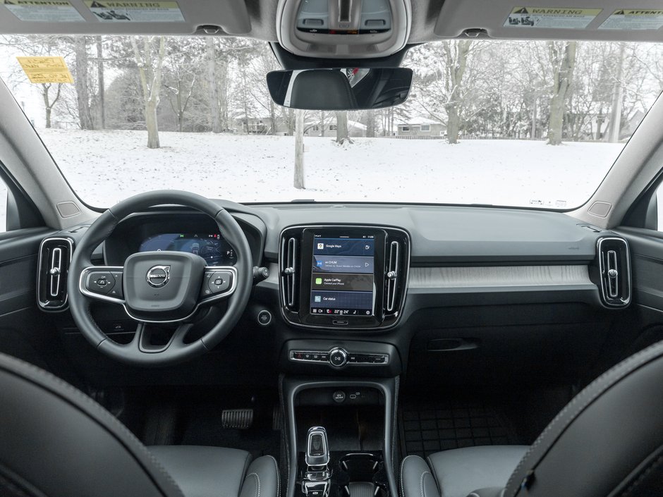 Volvo XC40 B5 AWD PLUS  LIKE NEW  20 ALLOY WHEELS  CPO 2025-25