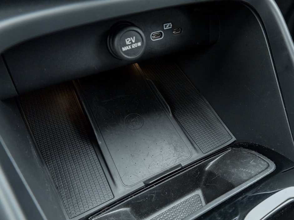 Volvo XC40 B5 AWD PLUS  LIKE NEW  20 ALLOY WHEELS  CPO 2025-17