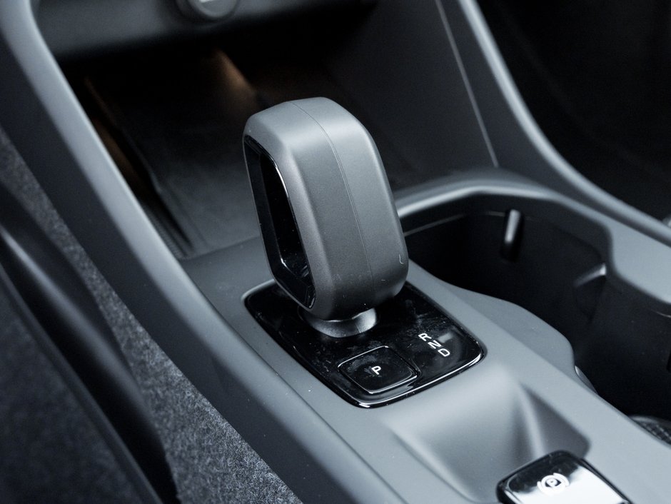 Volvo XC40 B5 AWD Core  LOW KM  CLIMATE PACK  CPO 2025-14