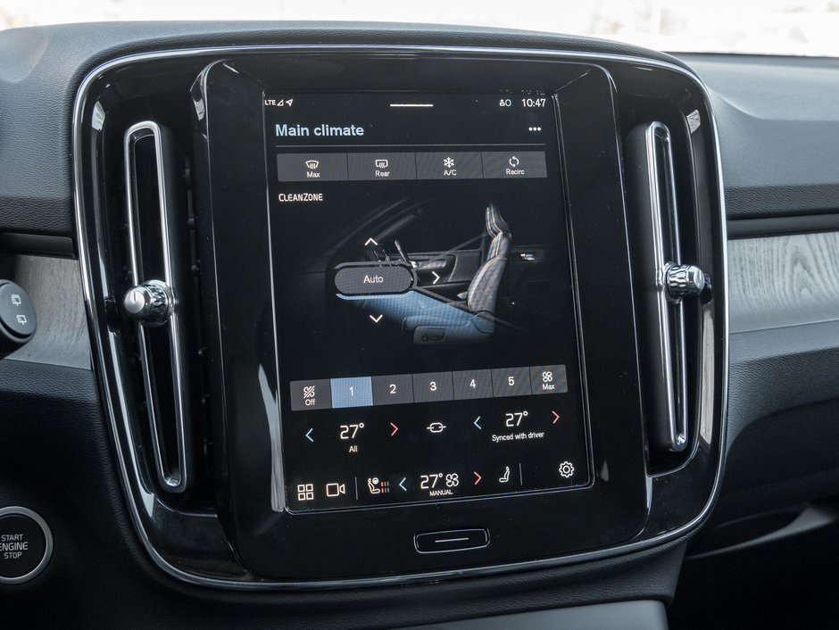 Volvo XC40 B5 AWD Core  LOW KM  CLIMATE PACK  CPO 2025-18