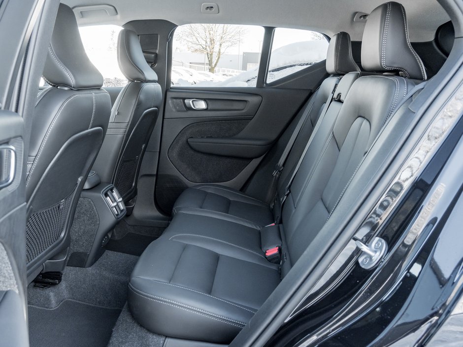 Volvo XC40 B5 AWD Core  LOW KM  CLIMATE PACK  CPO 2025-20