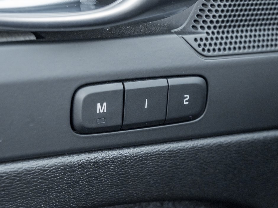 Volvo XC40 B5 AWD Core  LOW KM  CLIMATE PACK  CPO 2025-13