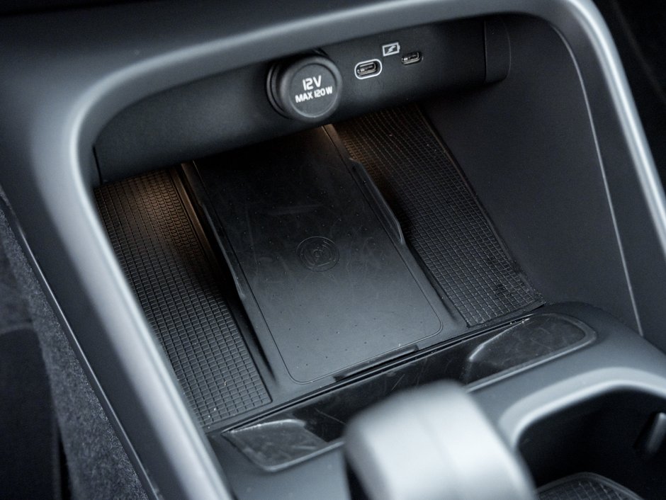 Volvo XC40 B5 AWD Core  LOW KM  CLIMATE PACK  CPO 2025-15