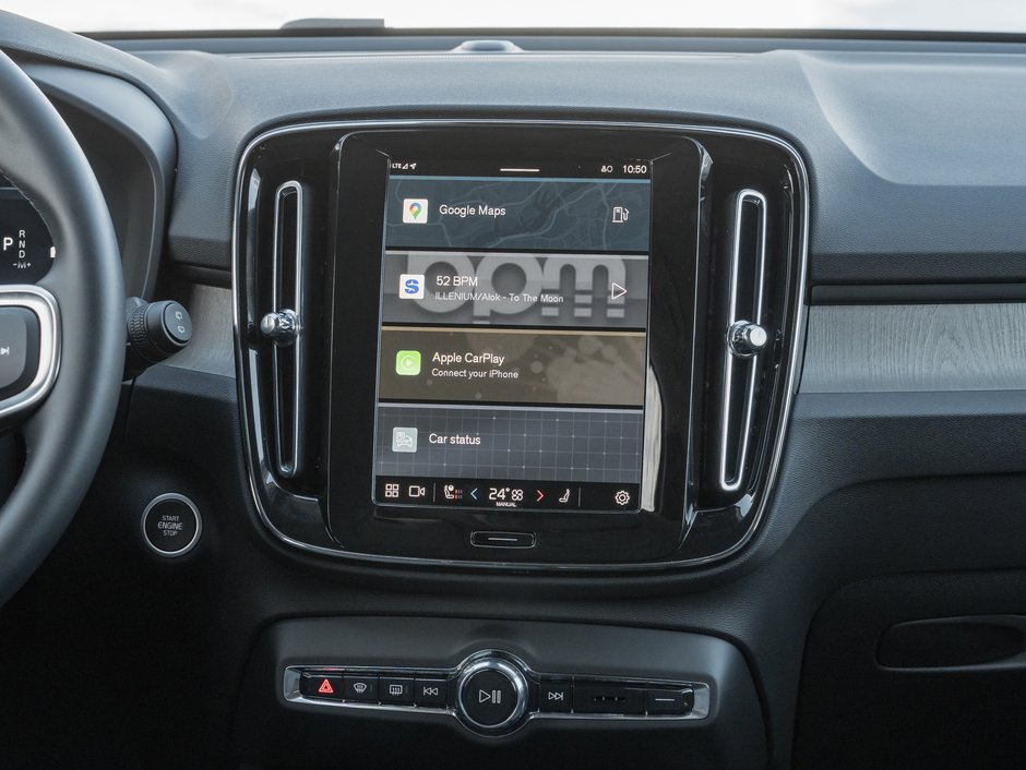 Volvo XC40 B5 AWD Core  LOW KM  CLIMATE PACK  CPO 2025-23