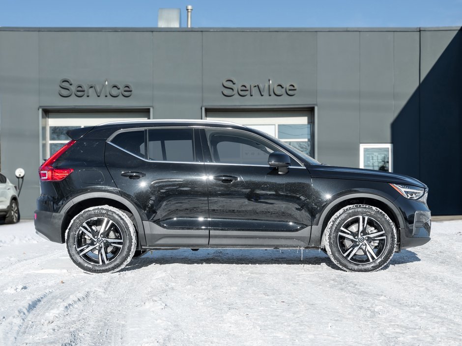 Volvo XC40 B5 AWD Core  LOW KM  CLIMATE PACK  CPO 2025-4