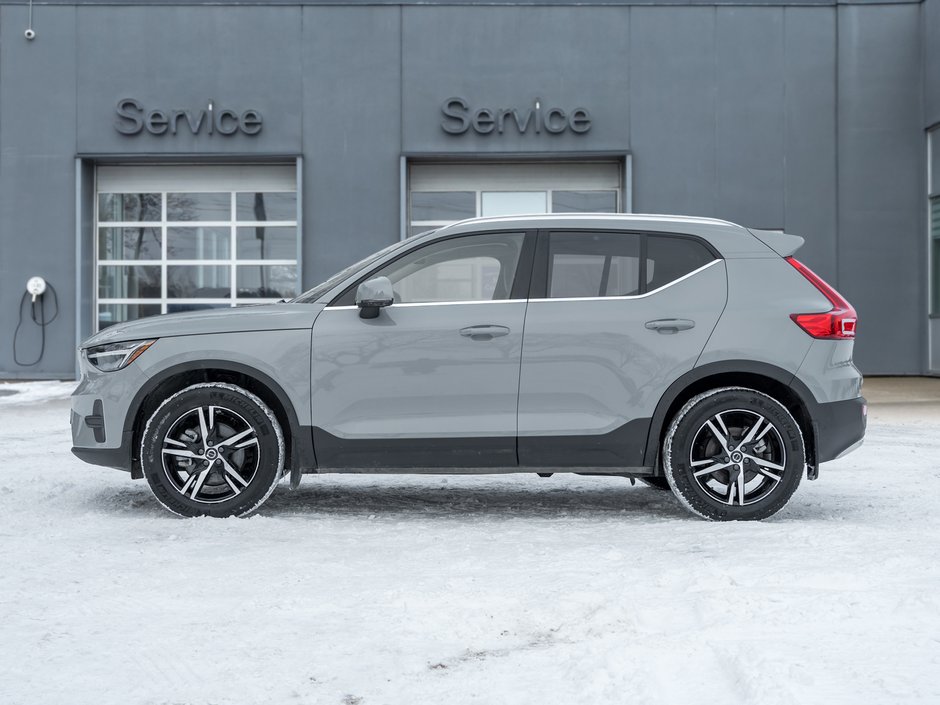 Volvo XC40 B5 AWD Core Bright Theme  CPO FIN RATE  3.49%-4%* 2025-2