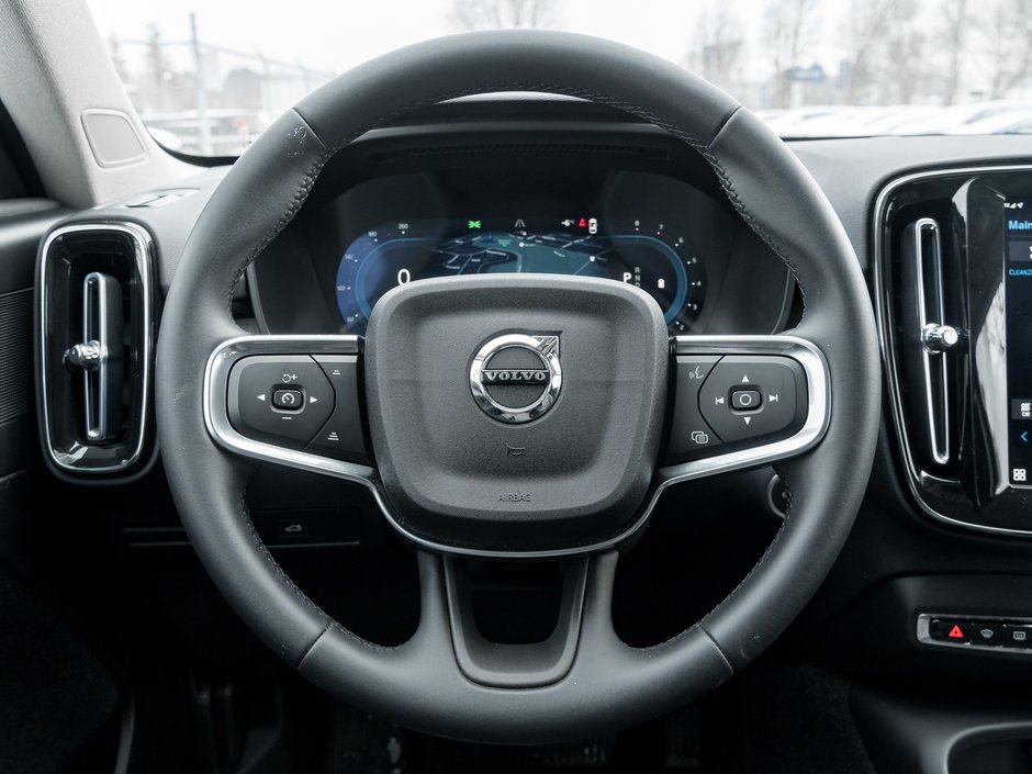 Volvo XC40 B5 AWD Core Bright Theme  CPO FIN RATE  3.49%-4%* 2025-7