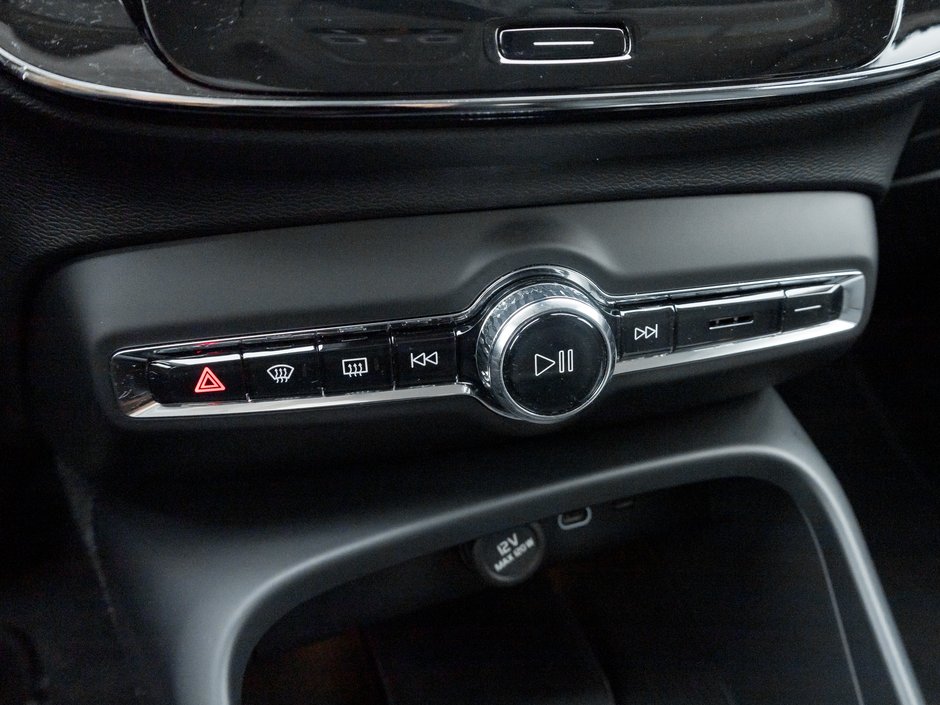 2025 Volvo XC40 B5 AWD Bright Theme  CPO FINANCE RATE fr 3.49%*-14