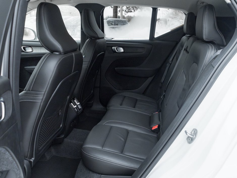 2025 Volvo XC40 B5 AWD Bright Theme  CPO FINANCE RATE fr 3.49%*-18