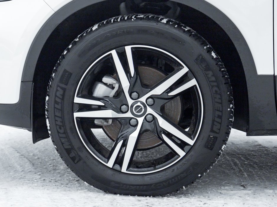 2025 Volvo XC40 B5 AWD Bright Theme  CPO FINANCE RATE fr 3.49%*-3