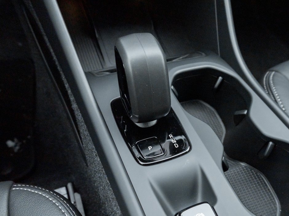 2025 Volvo XC40 B5 AWD Bright Theme  CPO FINANCE RATE fr 3.49%*-12