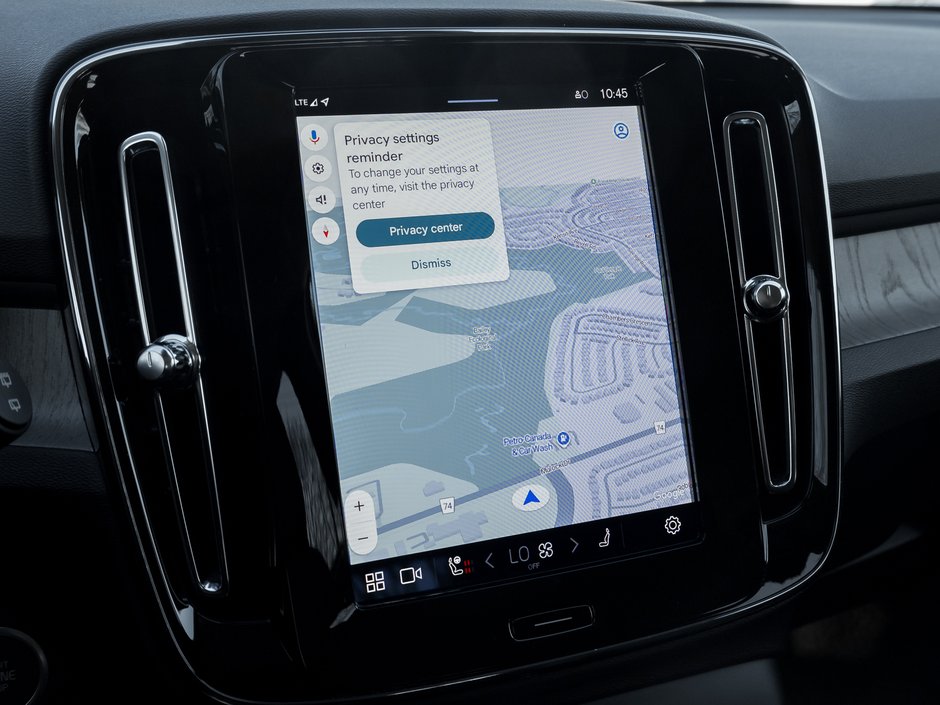 2025 Volvo XC40 B5 AWD Core Bright Theme  CPO FIN RATE 3.49%*-4%*-10