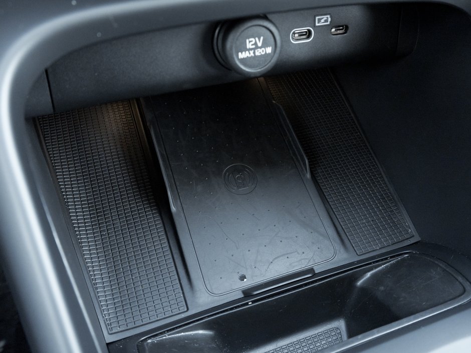 2025 Volvo XC40 B5 AWD Core Bright Theme  CPO FIN RATE 3.49%*-4%*-15