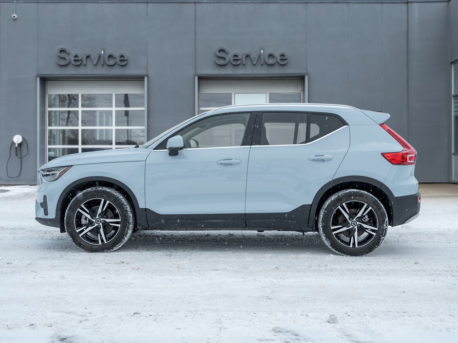 2025 Volvo XC40 B5 AWD Core Bright Theme  CPO FIN RATE 3.49%*-4%*-2