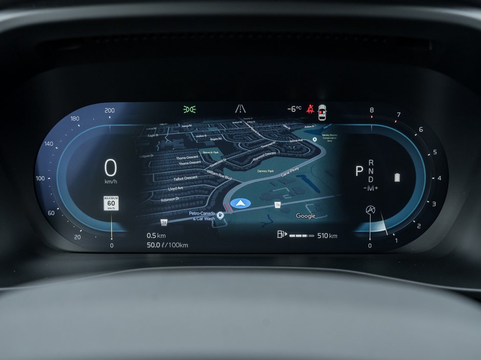 2025 Volvo XC40 B5 AWD Core Bright Theme  CPO FIN RATE 3.49%*-4%*-9