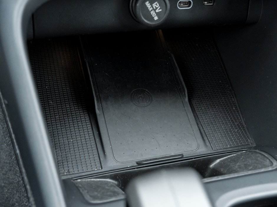 2025 Volvo XC40 B5 AWD Core Bright Theme  CPO FIN RATE 3.49%*-4%*-15