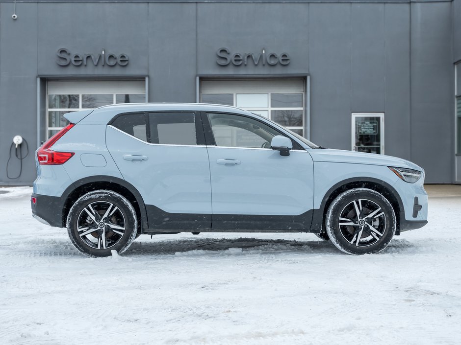 2025 Volvo XC40 B5 AWD Core Bright Theme  CPO FIN RATE 3.49%*-4%*-4