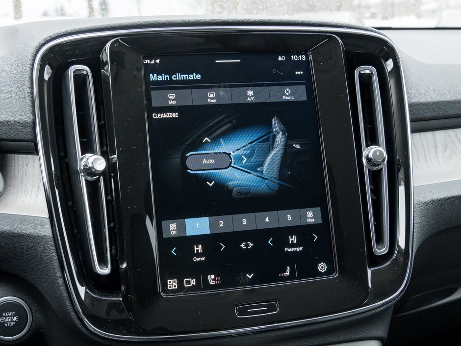 2025 Volvo XC40 B5 AWD Core Bright Theme  CPO FIN RATE 3.49%*-4%*-18