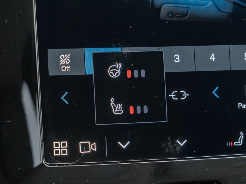 2025 Volvo XC40 B5 AWD Core Bright Theme  CPO FIN RATE 3.49%*-4%*-17