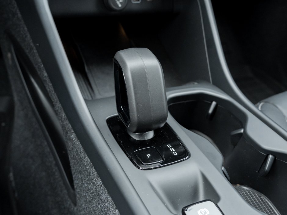 2025 Volvo XC40 B5 AWD Core Bright Theme  CPO FIN RATE 3.49%*-4%*-14