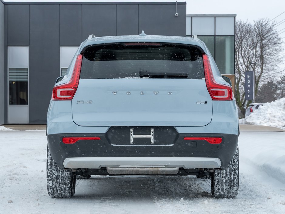 2025 Volvo XC40 B5 AWD Core Bright Theme  CPO FIN RATE 3.49%*-4%*-5