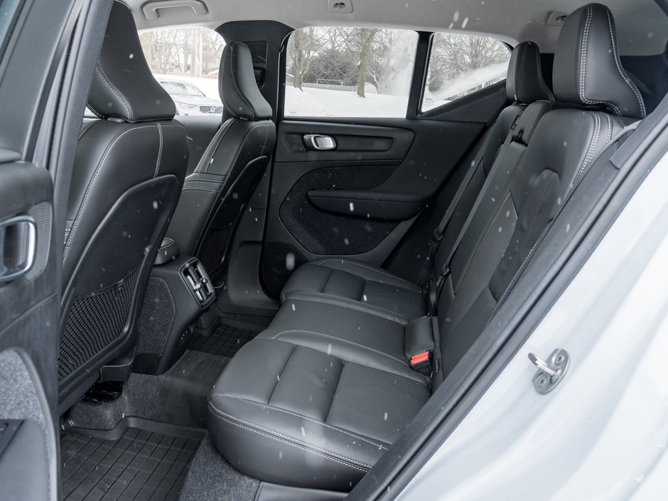 2025 Volvo XC40 B5 AWD Core Bright Theme  CPO FIN RATE 3.49%*-4%*-20