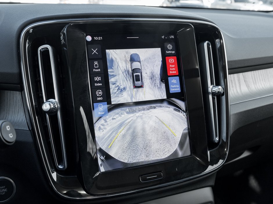 Volvo XC40 B5 AWD Plus Dark Theme CLOUD BLUE VOLVO CPO 2025-12