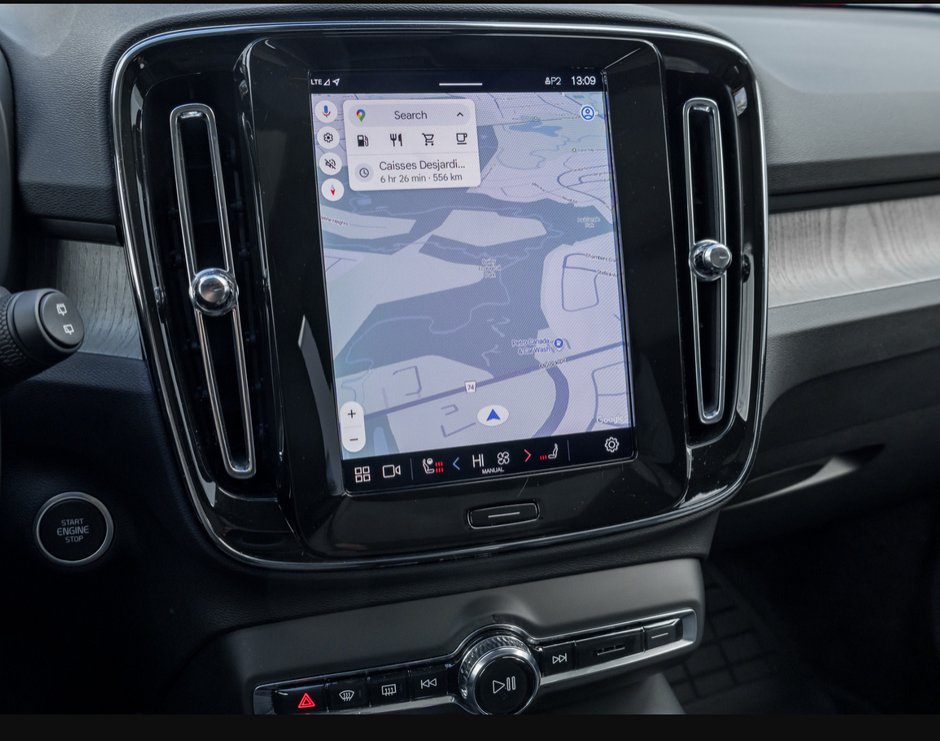 Volvo XC40 B5 AWD Plus Dark Theme CLOUD BLUE VOLVO CPO 2025-8