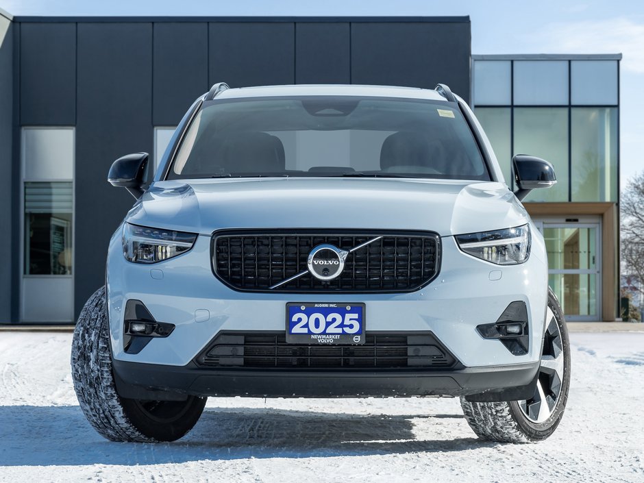 Volvo XC40 B5 AWD Plus Dark Theme CLOUD BLUE VOLVO CPO 2025-1