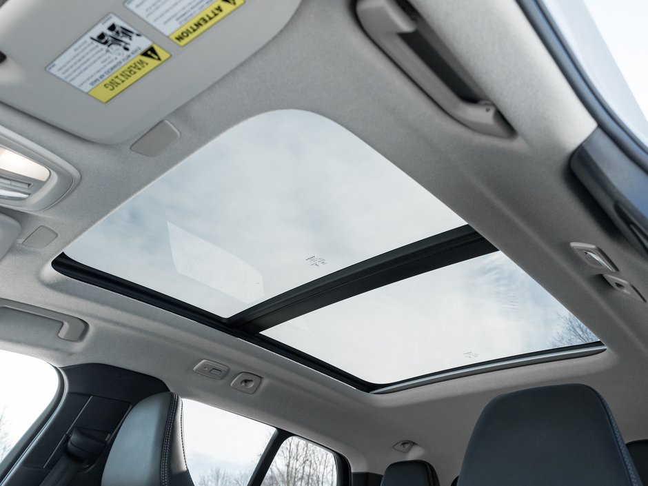 Volvo XC40 B5 AWD Plus Dark Theme CLOUD BLUE VOLVO CPO 2025-21