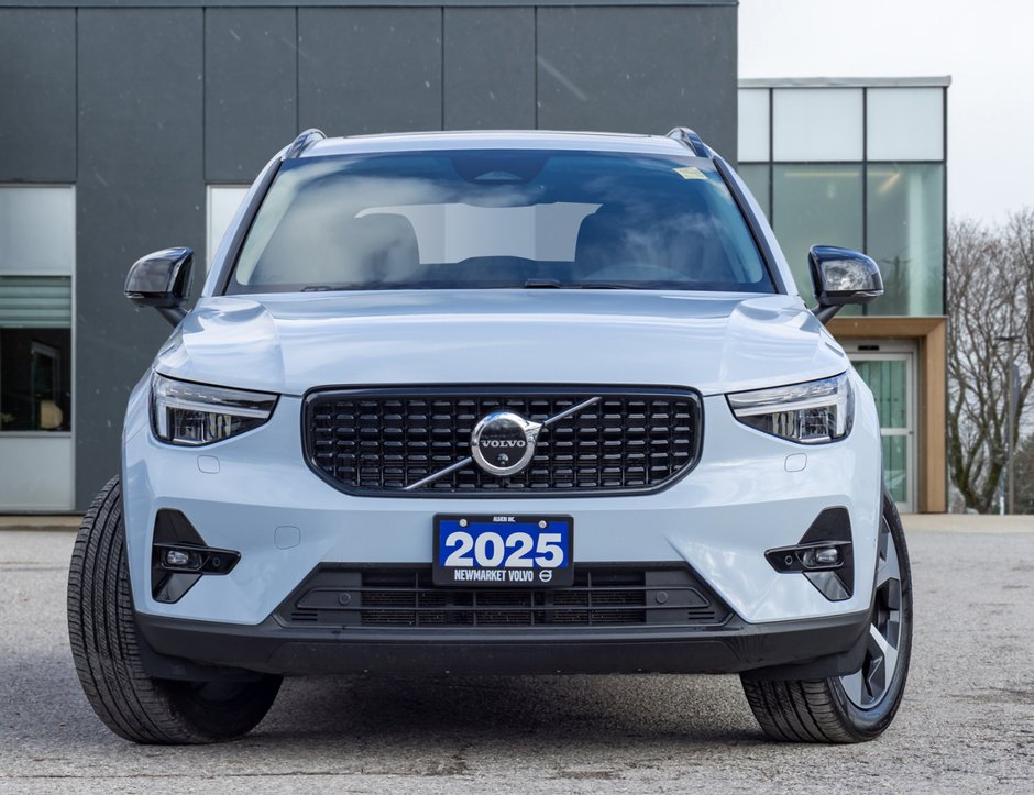 Volvo XC40 B5 AWD Plus Dark Theme CLOUD BLUE VOLVO CPO 2025-1