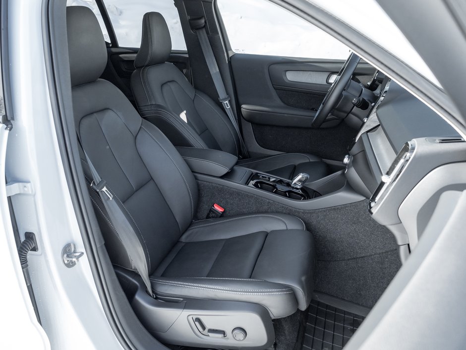 Volvo XC40 B5 AWD Plus Dark Theme CLOUD BLUE VOLVO CPO 2025-22