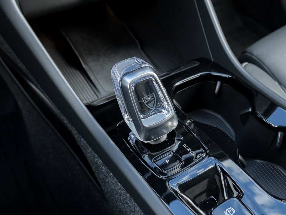 Volvo XC40 B5 AWD Plus Dark Theme CLOUD BLUE VOLVO CPO 2025-12