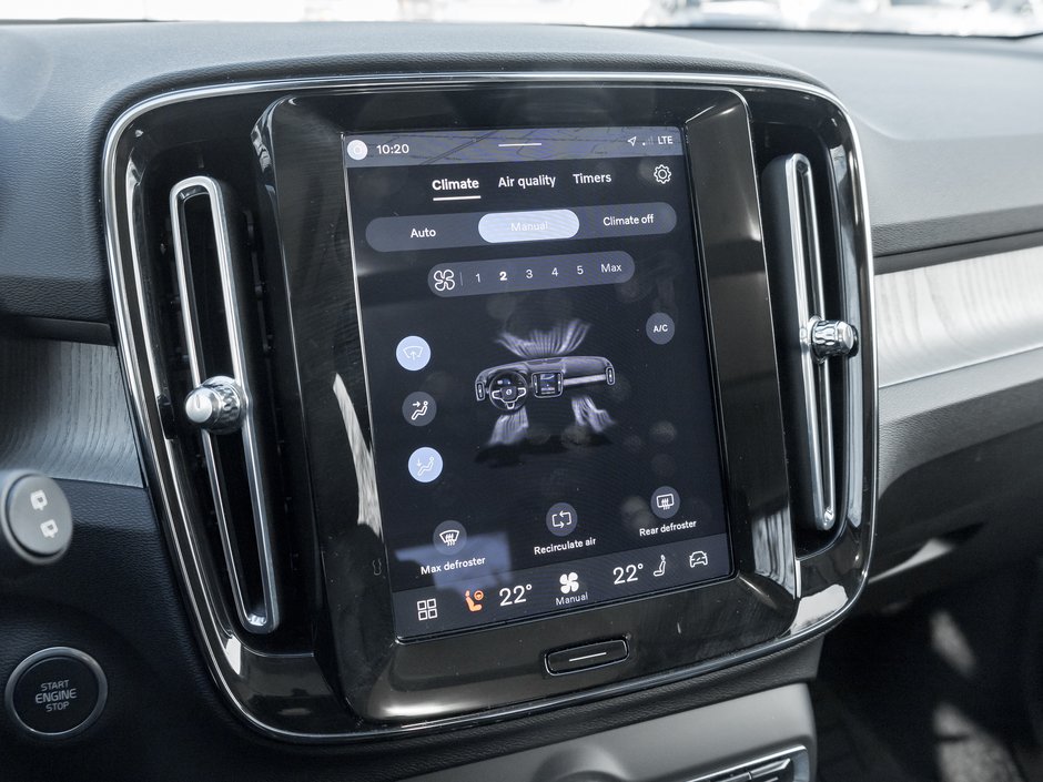 Volvo XC40 B5 AWD Plus Dark Theme CLOUD BLUE VOLVO CPO 2025-19