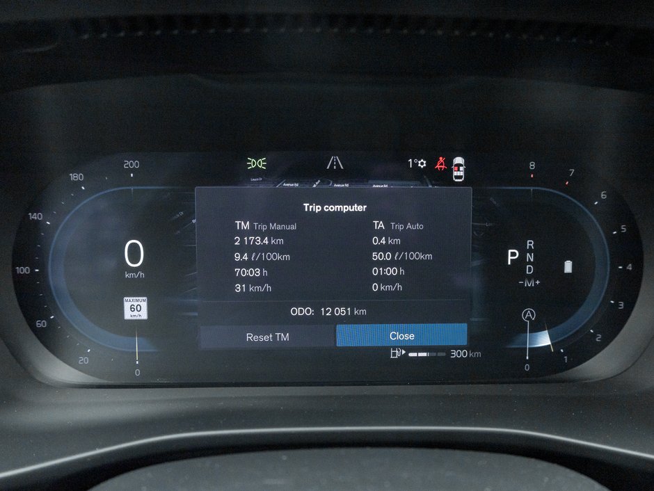 Volvo XC40 B5 AWD Core  20 ALLOY WHEELS  CLIMATE PACK  CPO 2025-8