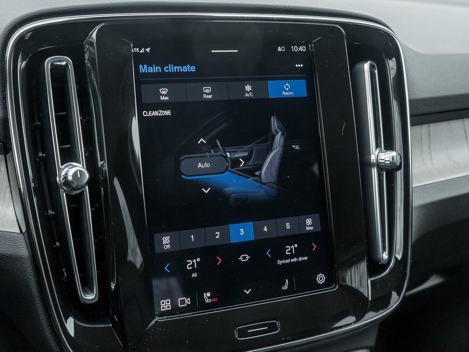 Volvo XC40 B5 AWD Core  20 ALLOY WHEELS  CLIMATE PACK  CPO 2025-18