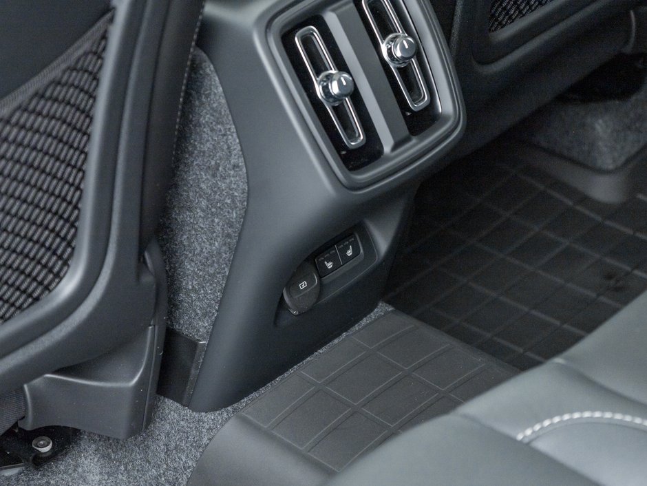 Volvo XC40 B5 AWD Core  20 ALLOY WHEELS  CLIMATE PACK  CPO 2025-21