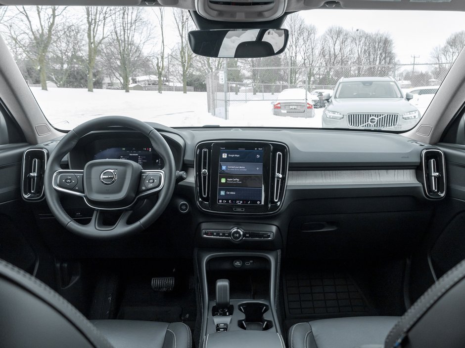 Volvo XC40 B5 AWD Core  20 ALLOY WHEELS  CLIMATE PACK  CPO 2025-22