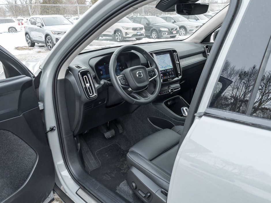 Volvo XC40 B5 AWD PLUS  CPO FINANCE RATE 3.49%(24M)-4%*(84M) 2025-6