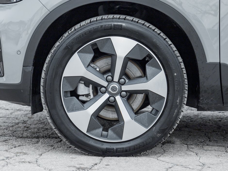 Volvo XC40 B5 AWD PLUS  CPO FINANCE RATE 3.49%(24M)-4%*(84M) 2025-3