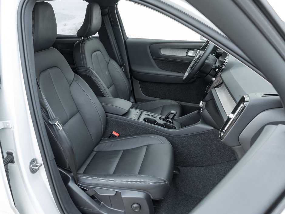 2025 Volvo XC40 B5 AWD Core  CPO FINANCE RATE FROM 3.49%*-18