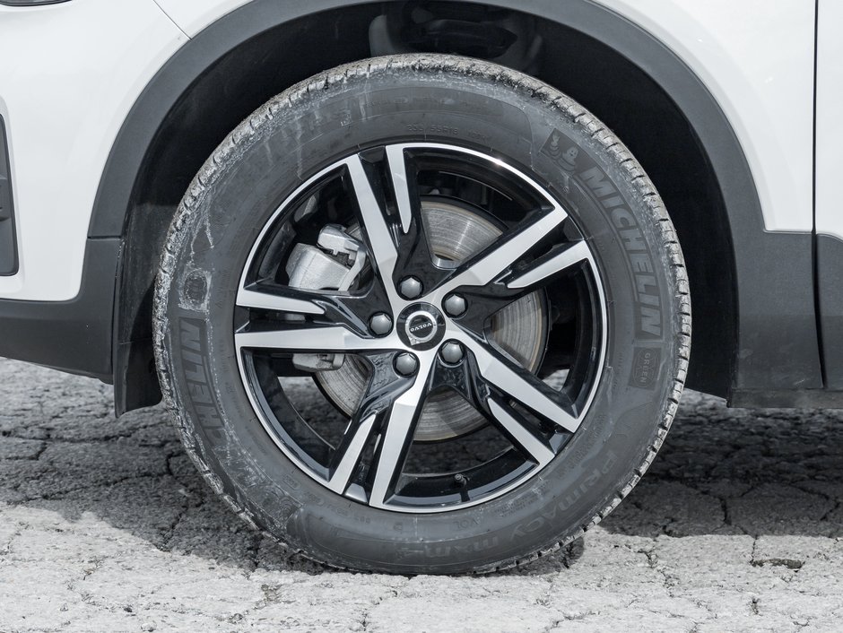 2025 Volvo XC40 B5 AWD Core  CPO FINANCE RATE FROM 3.49%*-3