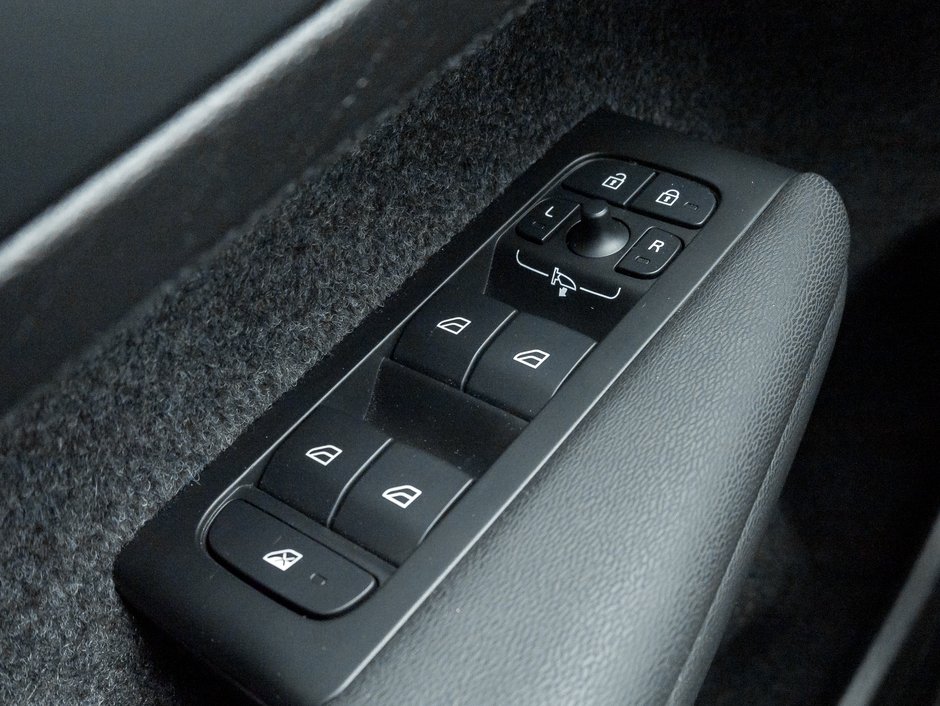 2025 Volvo XC40 B5 AWD Core  CPO FINANCE RATE FROM 3.49%*-12