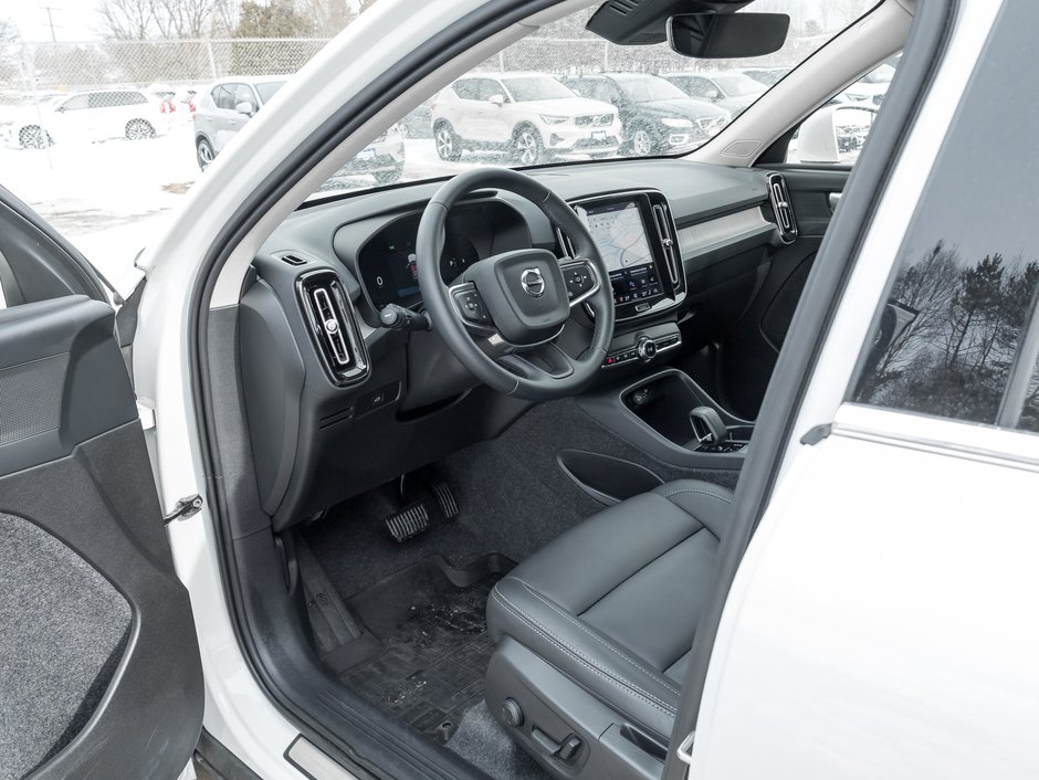 2025 Volvo XC40 B5 AWD Core  CPO FINANCE RATE FROM 3.49%*-6