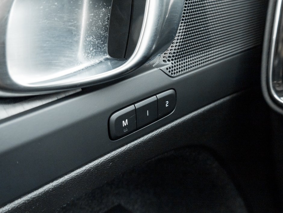 2025 Volvo XC40 B5 AWD Core  CPO FINANCE RATE FROM 3.49%*-13