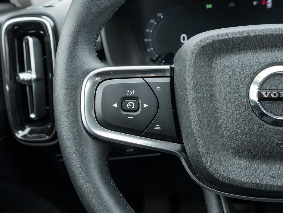 2025 Volvo XC40 B5 AWD Core  CPO FINANCE RATE FROM 3.49%*-9