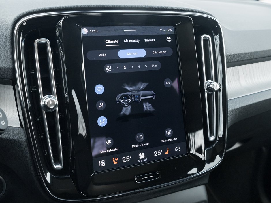 2025 Volvo XC40 B5 AWD PLUS Dark Theme CPO FIN RATE 4%* (84M)-19