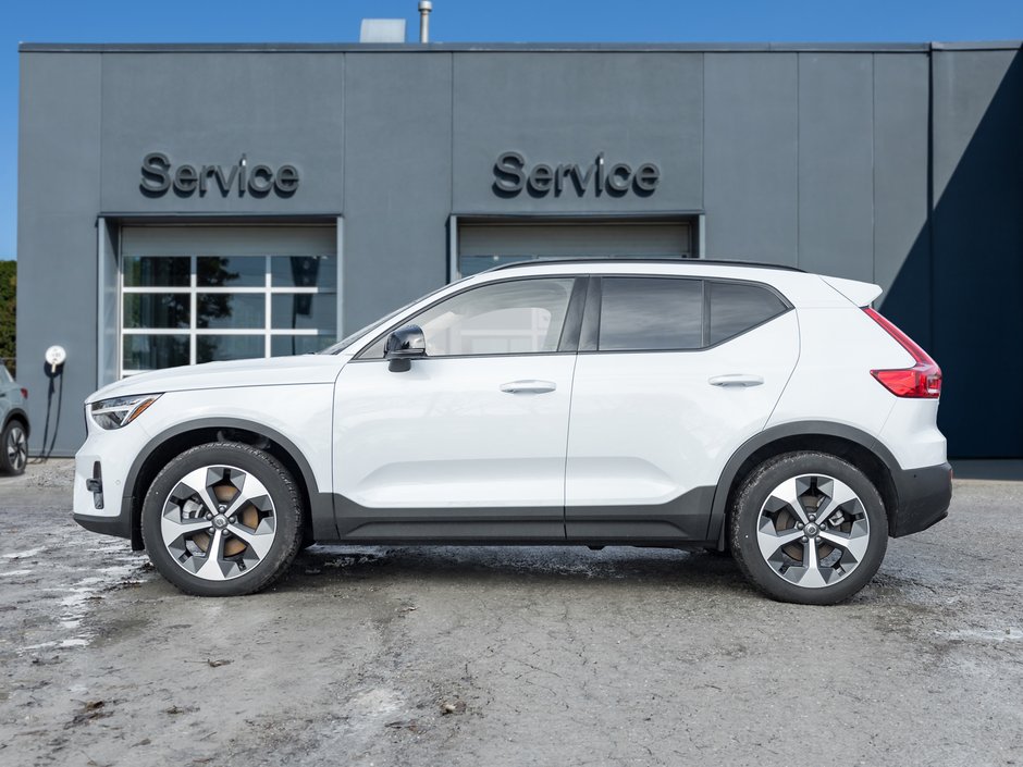 2025 Volvo XC40 B5 AWD PLUS Dark Theme CPO FIN RATE 4%* (84M)-2