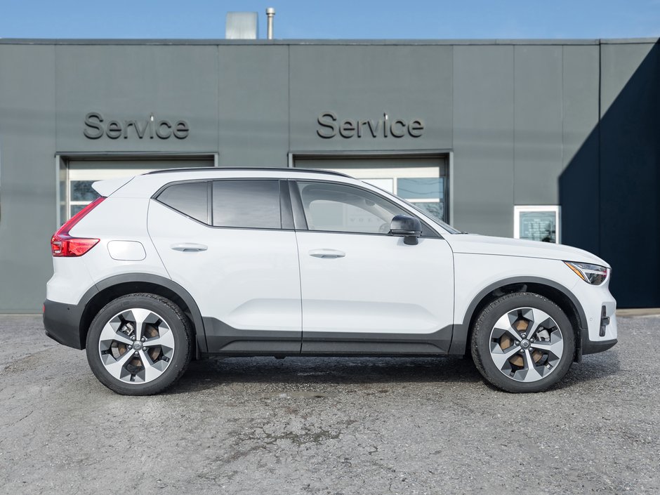 2025 Volvo XC40 B5 AWD PLUS Dark Theme CPO FIN RATE 4%* (84M)-4